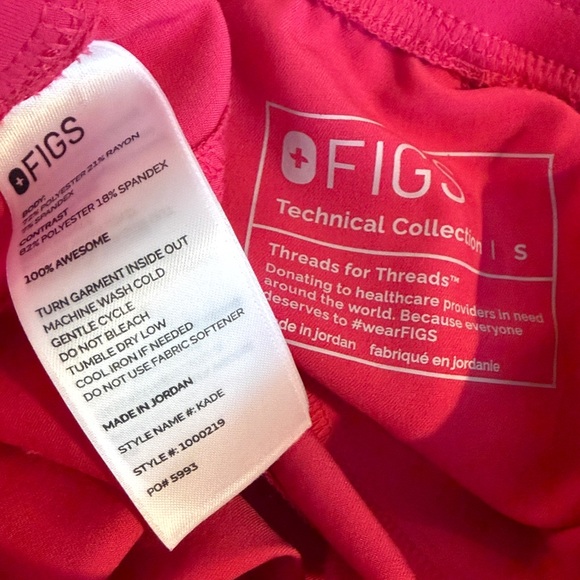 Figs Kade Cargo scrub pants in shocking pink S PO #5993 2024 Holiday Release - Picture 3 of 5